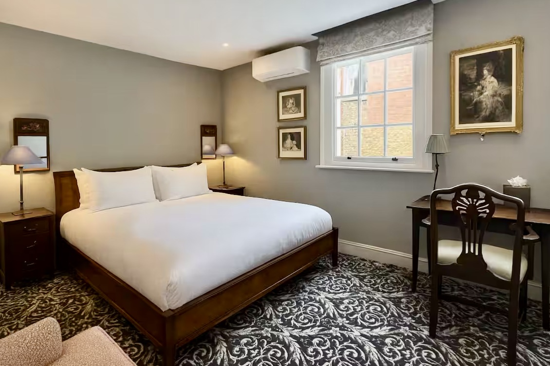 Luxury Double room at No. 30 Knightsbridge